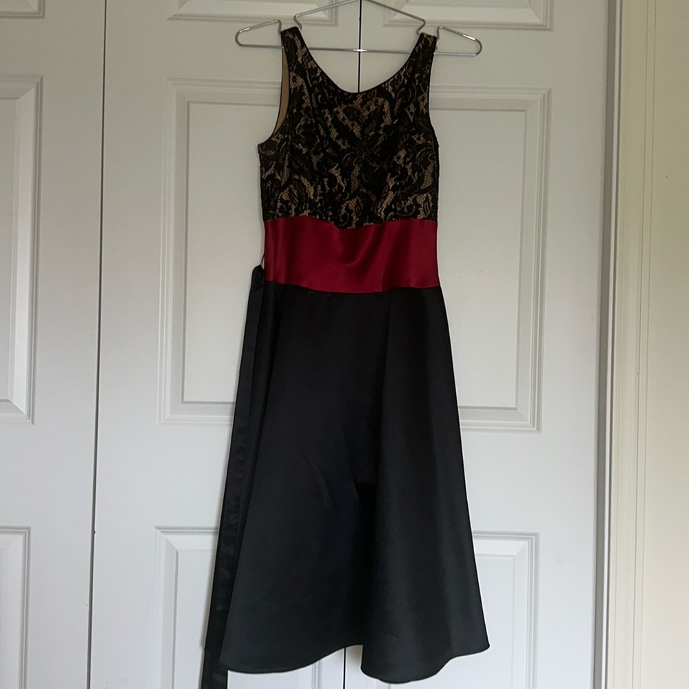 Talbot fit&flare dress sz 8 petite. Black lace overlay bodice and satin skirt LN